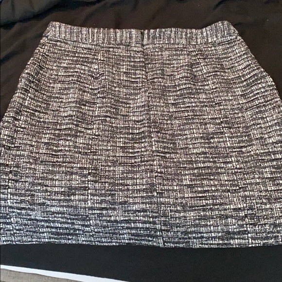 NWT Banana Republic Tweed Skirt, Size 6. - Picture 3 of 4